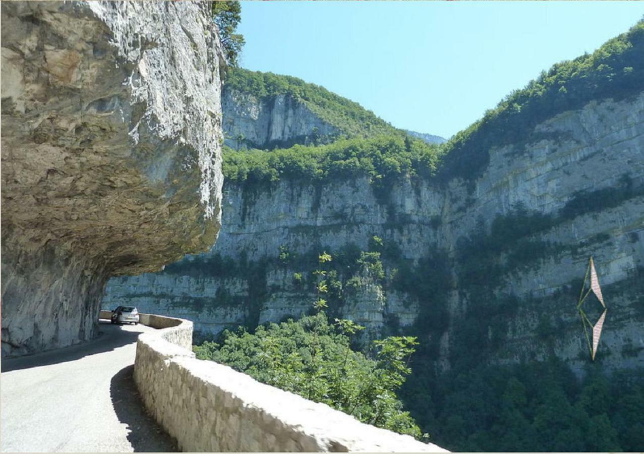 Okami Du Vercors Saint-Laurent-en-Royans Dış mekan fotoğraf