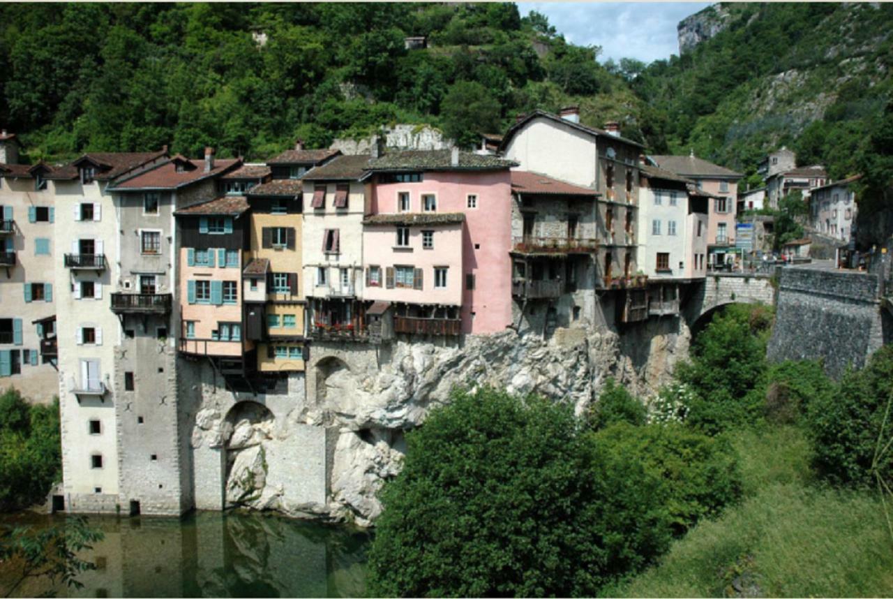 Okami Du Vercors Saint-Laurent-en-Royans Dış mekan fotoğraf